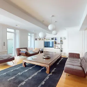 Le N 10 - Grand De 200 M2 Avec Patio De 35 M2 En Vieille Appartement
